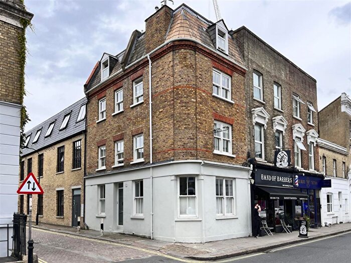 2 Bedroom Flat For Sale In Felgate Mews, Studland Street, London, W6