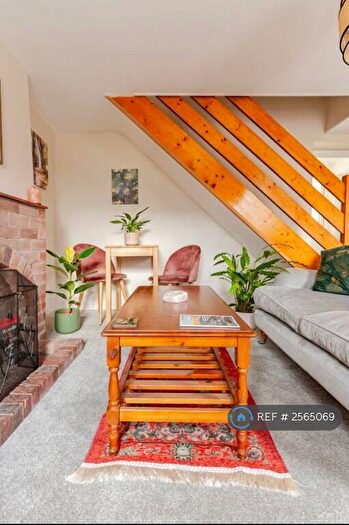 2 Bedroom Semi-Detached House To Rent In Coursing Batch, Glastonbury, BA6
