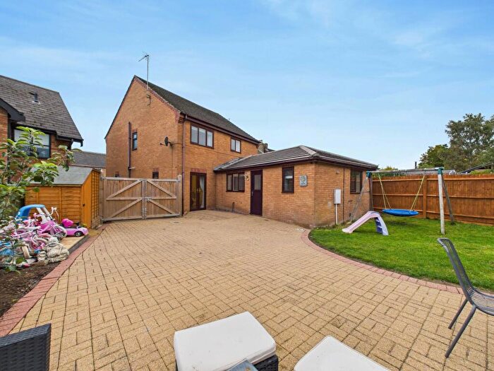 4 Bedroom Detached House For Sale In Main Street, Farcet, PE7