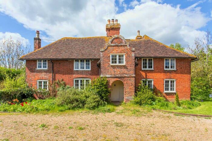 5 Bedroom Farm House For Sale In Church Road, Oare, ME13