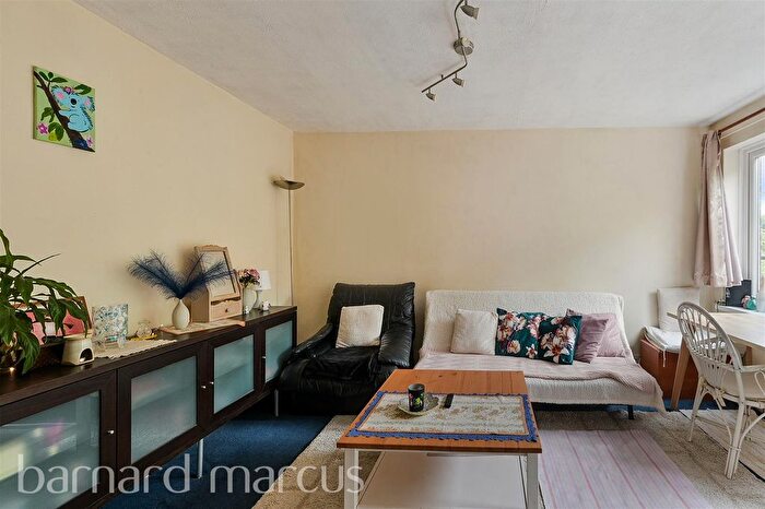 1 Bedroom Flat To Rent In Ollgar Close, London, W12
