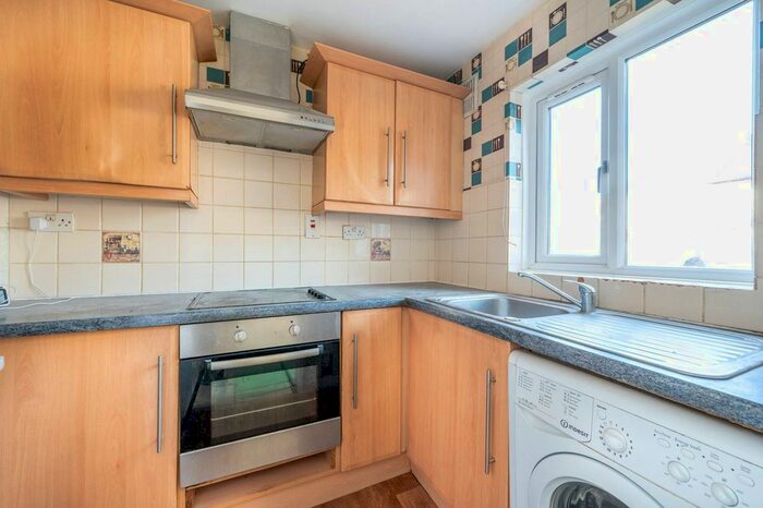 2 Bedroom Flat To Rent In Bignold Road, Stratford, London, E7