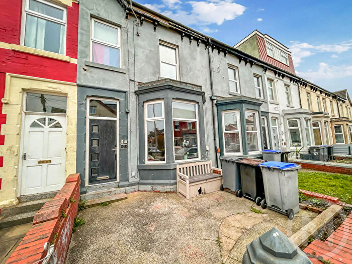 4 Bedroom Terraced House For Sale In Warbreck Drive, Bispham, FY2