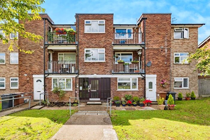 2 Bedroom Flat For Sale In Meadow Road, Bushey, WD23