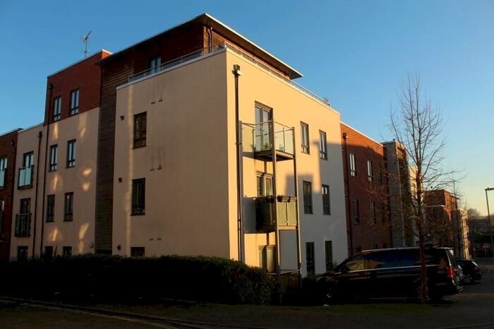 2 Bedroom Flat To Rent In Sinclair Drive, Basingstoke RG21