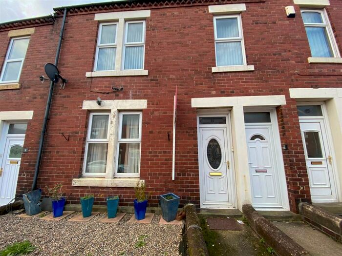 2 Bedroom Flat To Rent In Salisbury Street, Pelaw, Gateshead, NE10