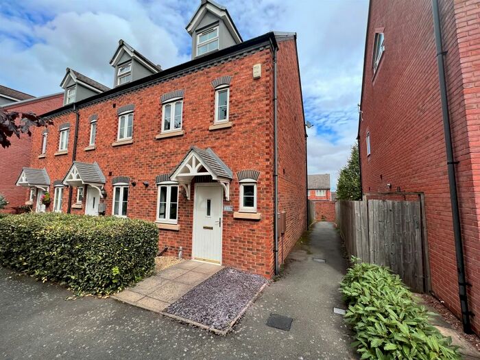 3 Bedroom Town House For Sale In Falkland Road, Lichfield, WS14