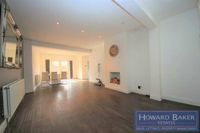 4 Bedroom Semi-Detached House To Rent In Manor Way, London, NW9