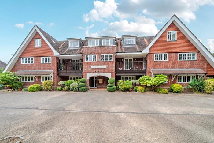 2 Bedroom Flat For Sale In Waverley Lane, Farnham, Surrey, GU9
