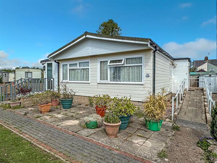 2 Bedroom Park Home For Sale In Penarth Gardens, Thornlea Court, BN17