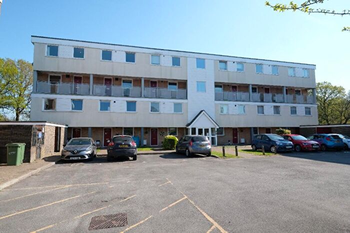 3 Bedroom Maisonette For Sale In Africa Drive, Marchwood, Southampton, SO40