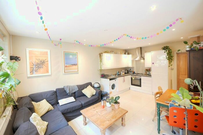 3 Bedroom Mews House To Rent In Evering Road, London, N16