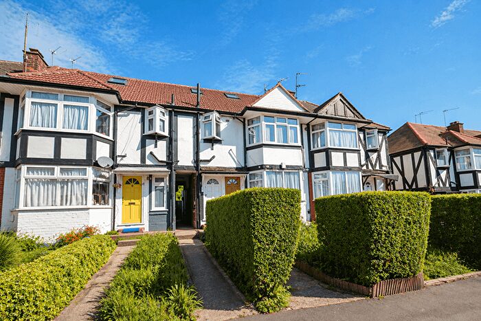 2 Bedroom Maisonette For Sale In Beresford Avenue, Wembley, Middlesex, HA0