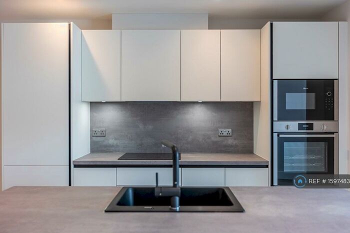 2 Bedroom Flat To Rent In Tolmers Gardens, Cuffley, Potters Bar, EN6