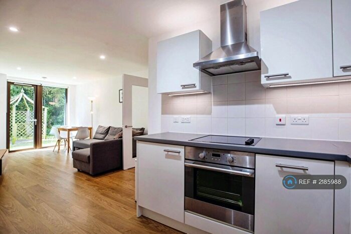 1 Bedroom Flat To Rent In Petergate, London, SW11