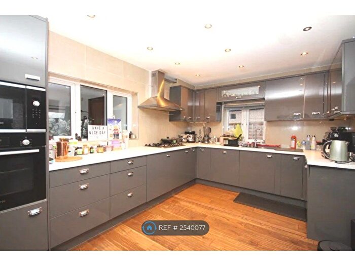 4 Bedroom Semi-Detached House To Rent In Springfield Close, Croxley Green, Rickmansworth, WD3