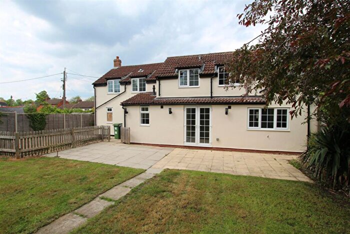 4 Bedroom Semi-Detached House For Sale In Chapel End, Piddington, Northampton, NN7