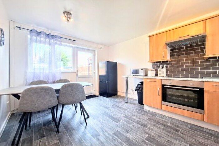 2 Bedroom Property To Rent In Doyle Close, Erith, DA8