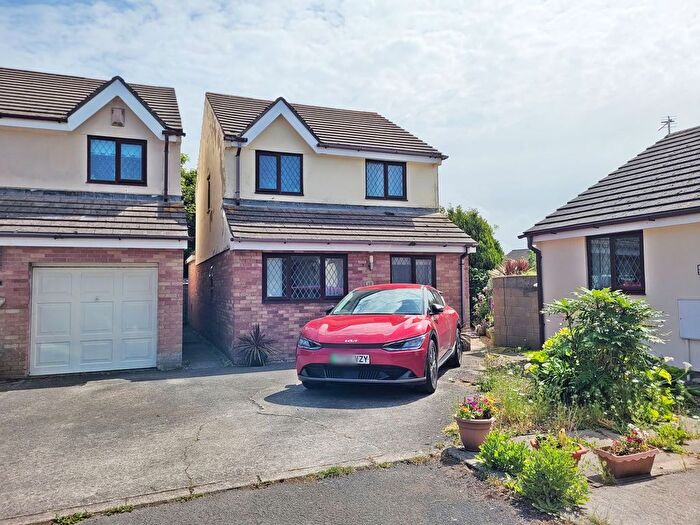 3 Bedroom Detached House For Sale In George Thomas Close, Porthcawl, CF36