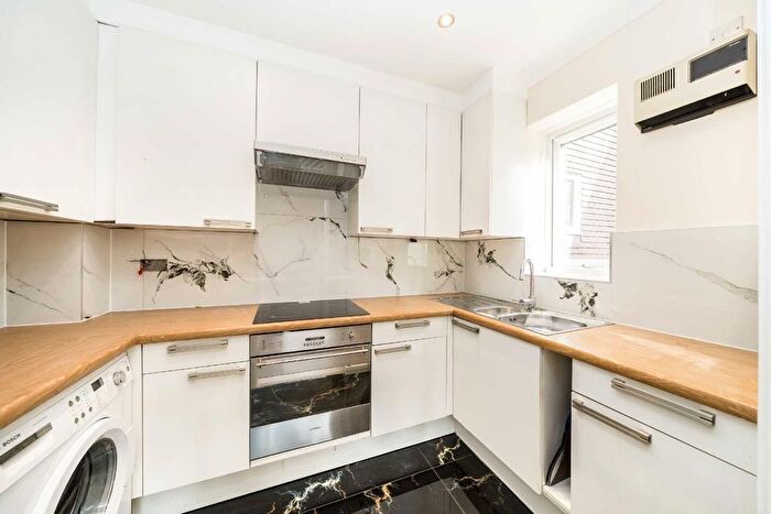 1 Bedroom Flat To Rent In Cedar Close, Dulwich, SE21
