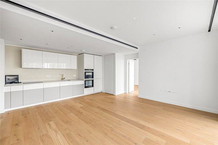 2 Bedroom Flat To Rent In Electric Boulevard, London, SW11