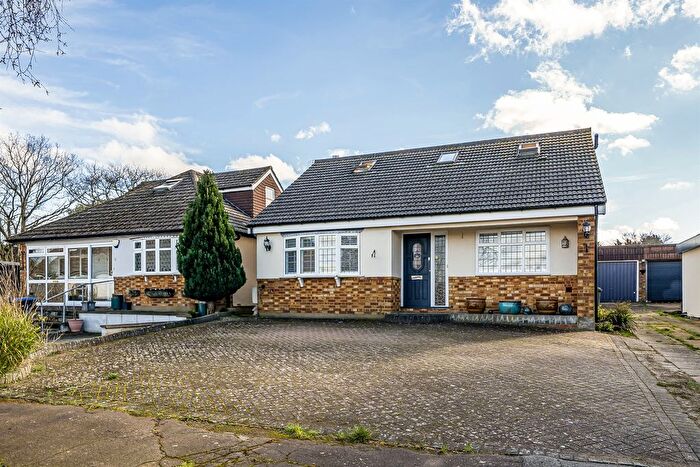 4 Bedroom Detached House For Sale In Wroxham Gardens, Enfield, EN2