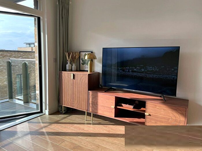 1 Bedroom Flat To Rent In Chorley Court, Madeira Street, London, E14