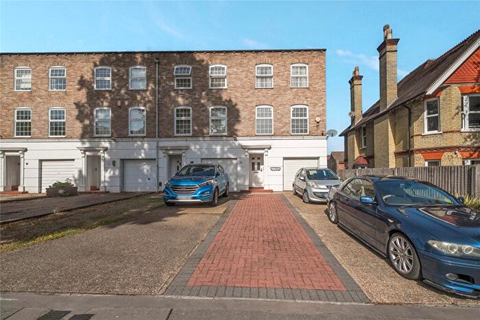 4 Bedroom End Of Terrace House For Sale In Park Avenue, Bromley, BR1