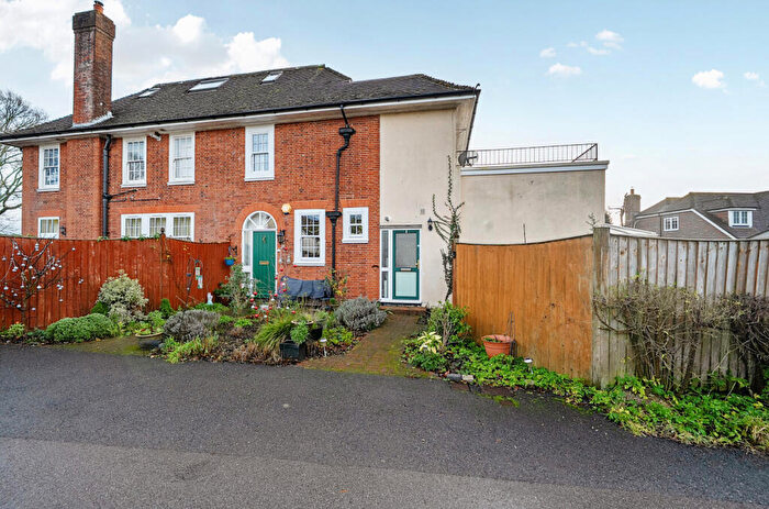 2 Bedroom Flat For Sale In Bere Farm Lane, North Boarhunt, Hampshire, PO17