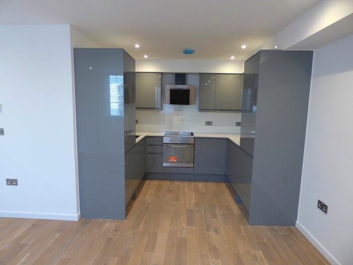 3 Bedroom Flat To Rent In Voss Street, Bethnal Green, E2