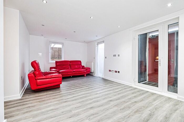 2 Bedroom Flat For Sale In Walton Road, Manor Park, London, E12