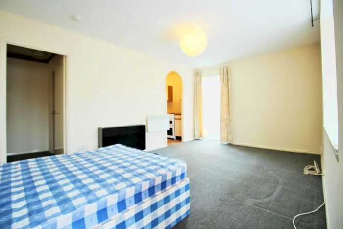Studio To Rent In Mahon Close, Enfield, EN1