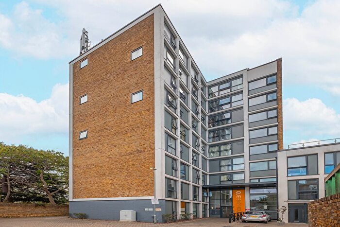 2 Bedroom Flat For Sale In Holly Road, Twickenham, TW1