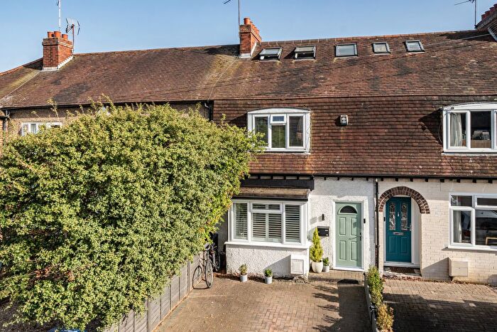 3 Bedroom Detached House For Sale In Carlton Road, Walton-On-Thames, KT12