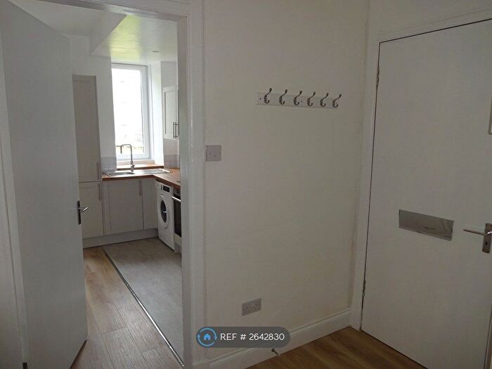 1 Bedroom Flat To Rent In Maxwellton Street, Paisley, PA1