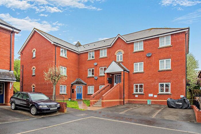 2 Bedroom Flat For Sale In Lewis Crescent, Exeter, EX2
