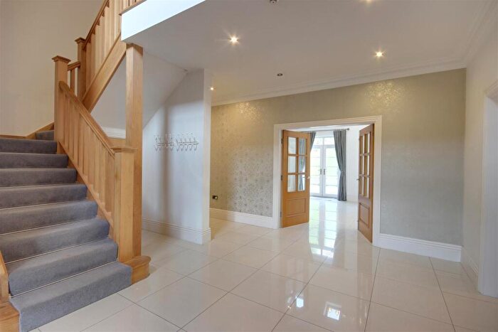 4 Bedroom Detached House For Sale In Park Lane, Swanland, HU14