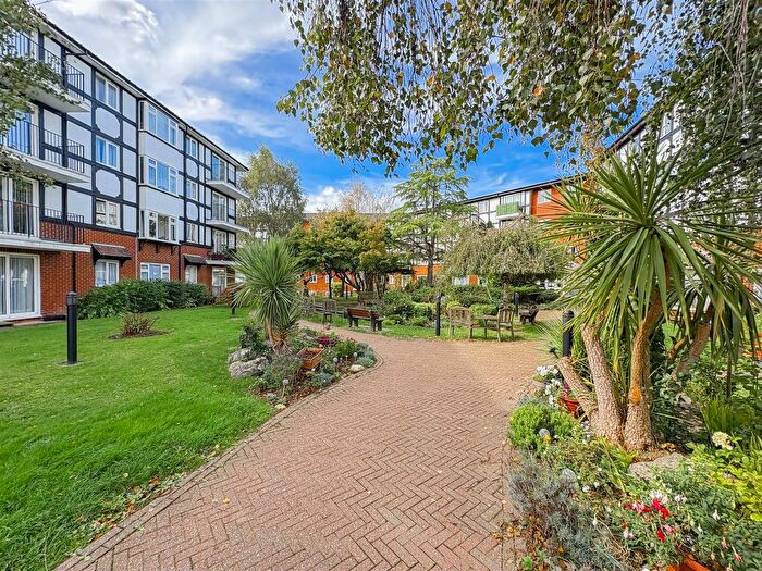 1 Bedroom Flat For Sale In St. Helens Crescent, Hastings, TN34