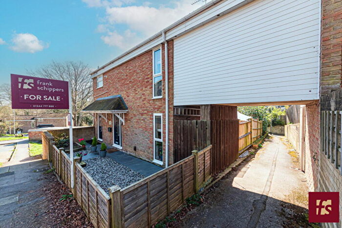 4 Bedroom End Of Terrace House For Sale In Deansgate, Bracknell, RG12