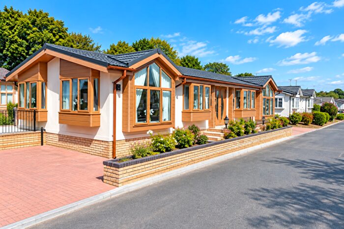 3 Bedroom Park Home For Sale In Main Street, Weybridge Park Estates, Addlestone, Surrey, KT15