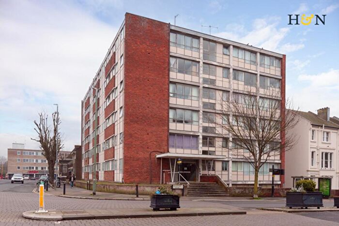 2 Bedroom Flat For Sale In Cliftonville Court, Goldstone Villas, Hove, BN3
