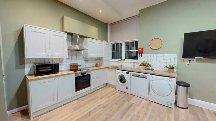 2 Bedroom Apartment To Rent In Baronsmere Rd, East Finchely, London, N2