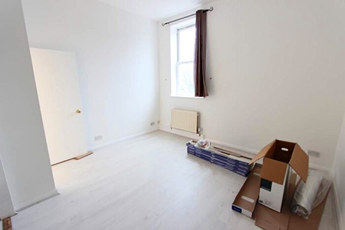 2 Bedroom Apartment To Rent In Cockfosters Road, Barnet, EN4