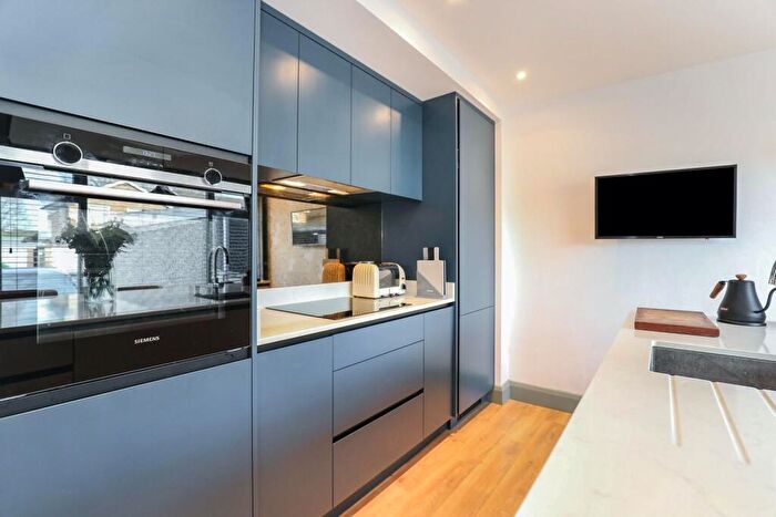 3 Bedroom End Of Terrace House For Sale In Durham Way, Harrogate, HG3