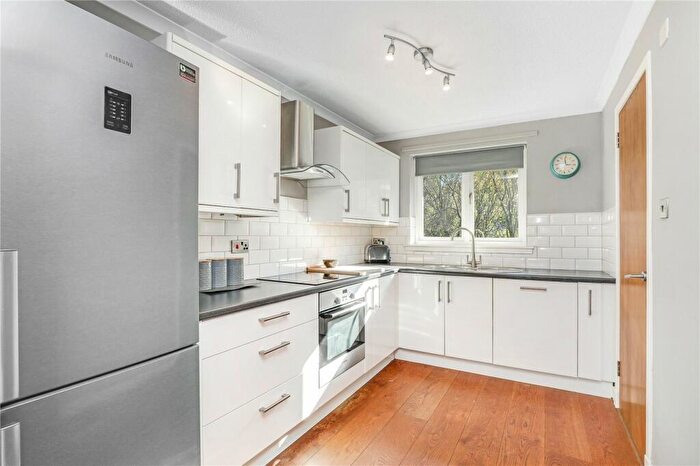 2 Bedroom Flat For Sale In Lintwhite Court, Bridge Of Weir, PA11