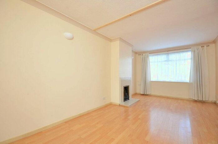 3 Bedroom Property To Rent In First Avenue, West Molesey, KT8