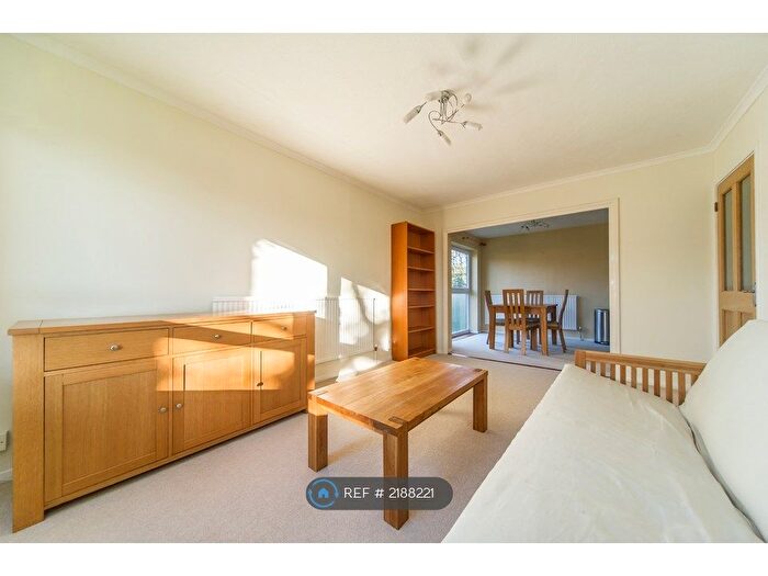 2 Bedroom Flat To Rent In Mill Crescent, Tonbridge, TN9