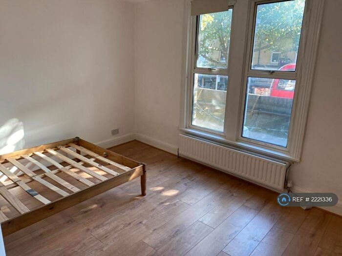 Studio To Rent In Grove Vale, London, SE22