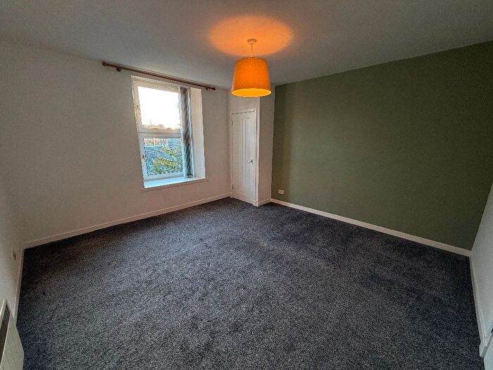 2 Bedroom Flat To Rent In Forfar Road, Stobswell, Dundee, DD4