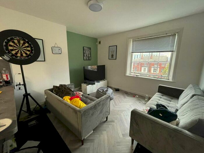 5 Bedroom Flat To Rent In Blenheim Terrace, LS2